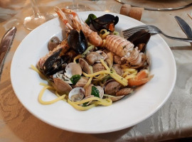 Pizzarte E Il Mare In Collina food