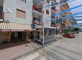 Pizzeria Patrizia outside