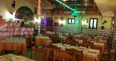 Taverna Allegra Attenti A Quei 2 food