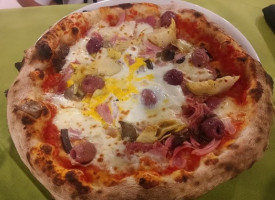 Pizzeria Lucrino food