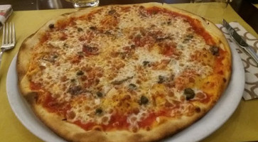 La Fabbrica Della Pizza food