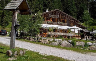 Rifugio Piani Del Cristo outside