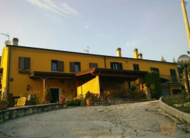 Masseria Monte Pizzi outside