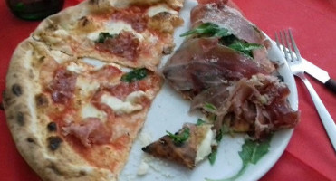 Pizzeria Bella 'mbriana food