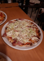 Pizzeria U'mar A Monte food