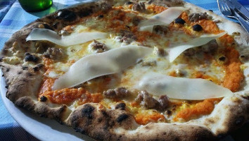 Pizzeria All'angolo food