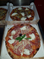 Pizzeria 80 Fame food