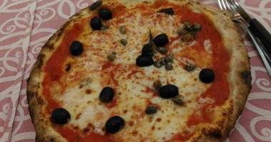 Pizzeria La Tana food