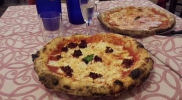 Pizzeria La Tana food