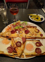 Pizza Gülhan food