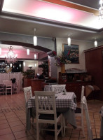 Pizzeria Farghin inside