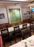 Pizzeria Farghin inside