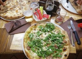 Pizzeria Fuori Binario food