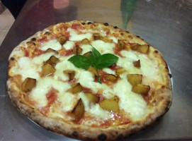 Pizzeria Italia food