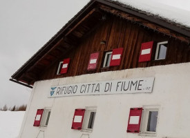 Rifugio Citta Di Fiume outside