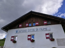 Rifugio Citta Di Fiume outside