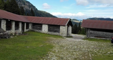 Rifugio Baion outside