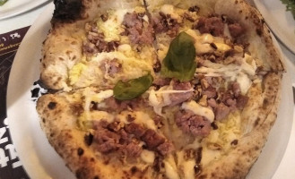 Tratto Pizza Da Luigi food