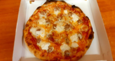 Pizza Dal Capitano food