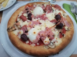 Pizzoleria Tica food