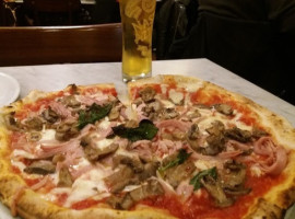 Pizzeria Vesi food