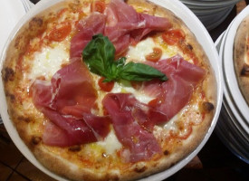 Salvinius Pizzeria food