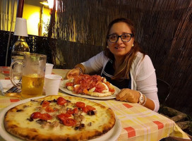 Pizzeria All'angolo food