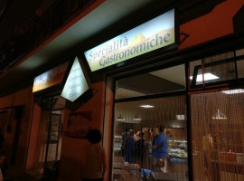 La Piramide Gastronomia E Pizzeria food