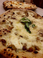 Viro' Pizzeria food