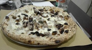 Viro' Pizzeria food