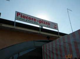 Piacere Di Pizza outside