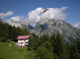 Rifugio Dolomieu Al Dolada outside