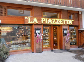 La Piazzetta outside