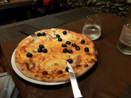 Pizzeria Royal food