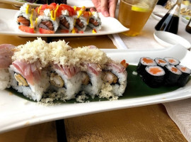 Moya Sushi food