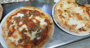 Pizzeria I 2 Sapori food