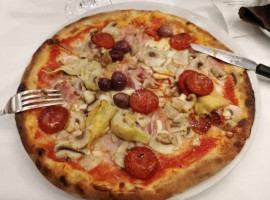 Pizzeria Personaggio food