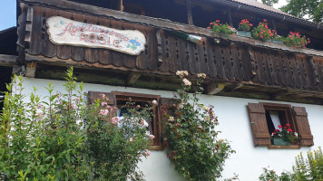 Rifugio F. Lli Nordio E Riccardo Deffar outside