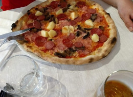 Pizzeria Re Di Quadri food