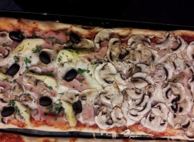 Strapizza food