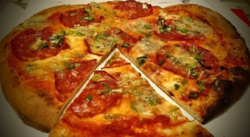 Tutto Pizza food