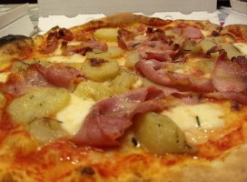 Tutto Pizza food