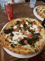 Pizzeria O'scugnizzo food