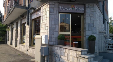 Mondo Pizza outside