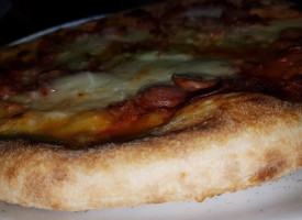 Mauni' Pizza Risto Pub food