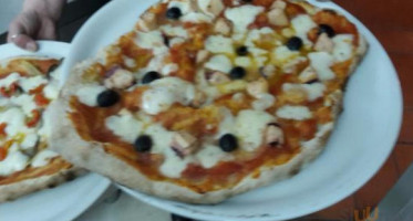 Pizza Pazza Alla Pala food