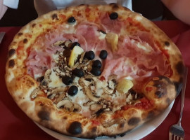 Pizzeria Fapi's food