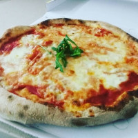 Pizza In Piazza Da Miki food