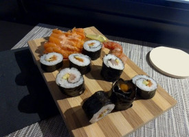 Sushi Totushi food