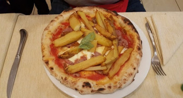 Pizzeria La Gioconda Guarda Napoli food